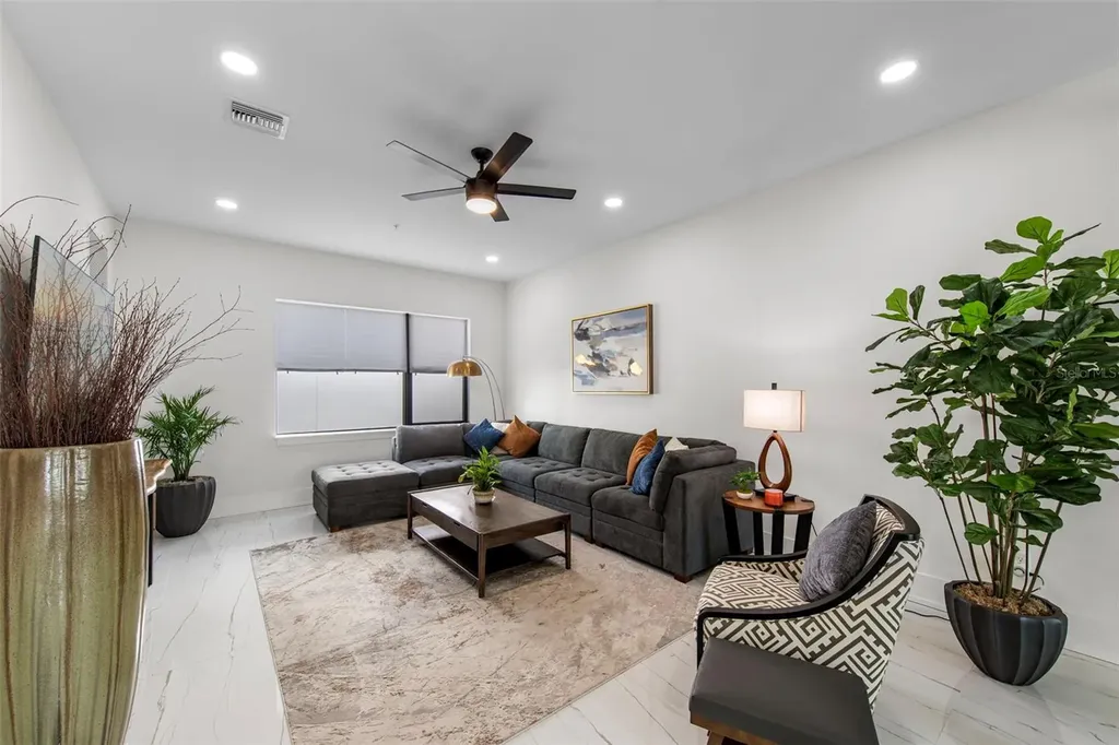 2187 Main Street Sarasota FL 34237