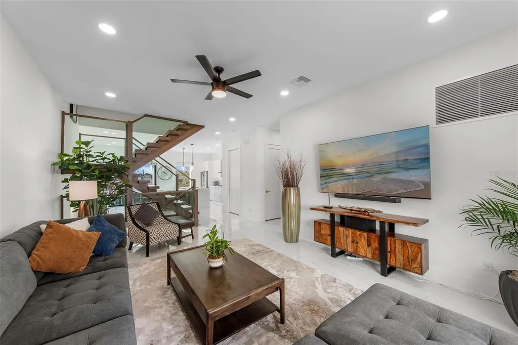 2187 Main Street Sarasota FL 34237