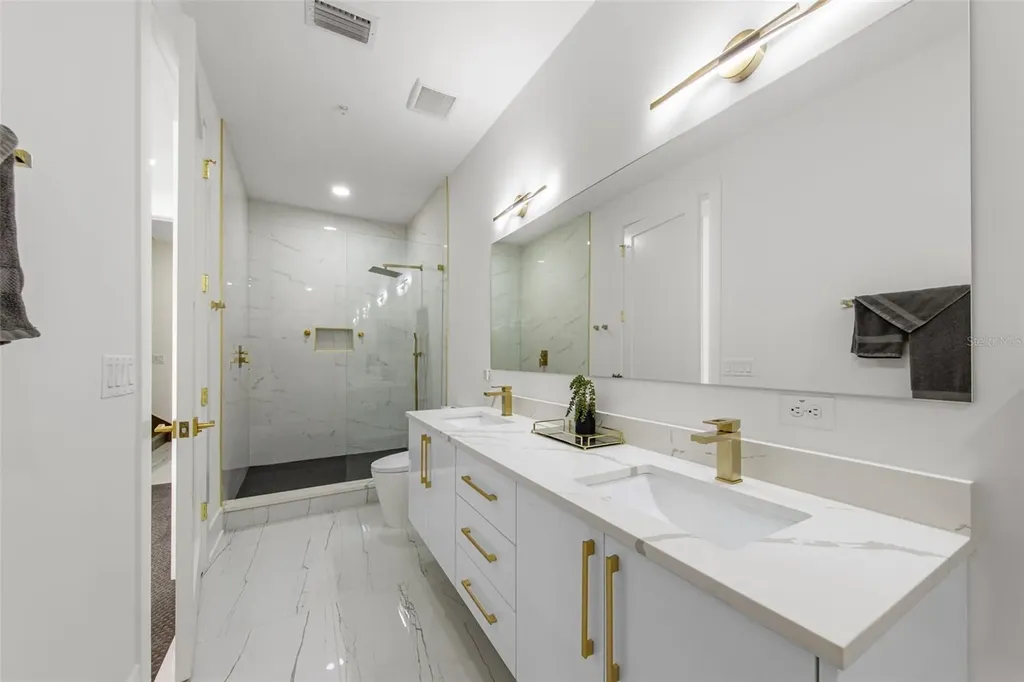 2187 Main Street Sarasota FL 34237