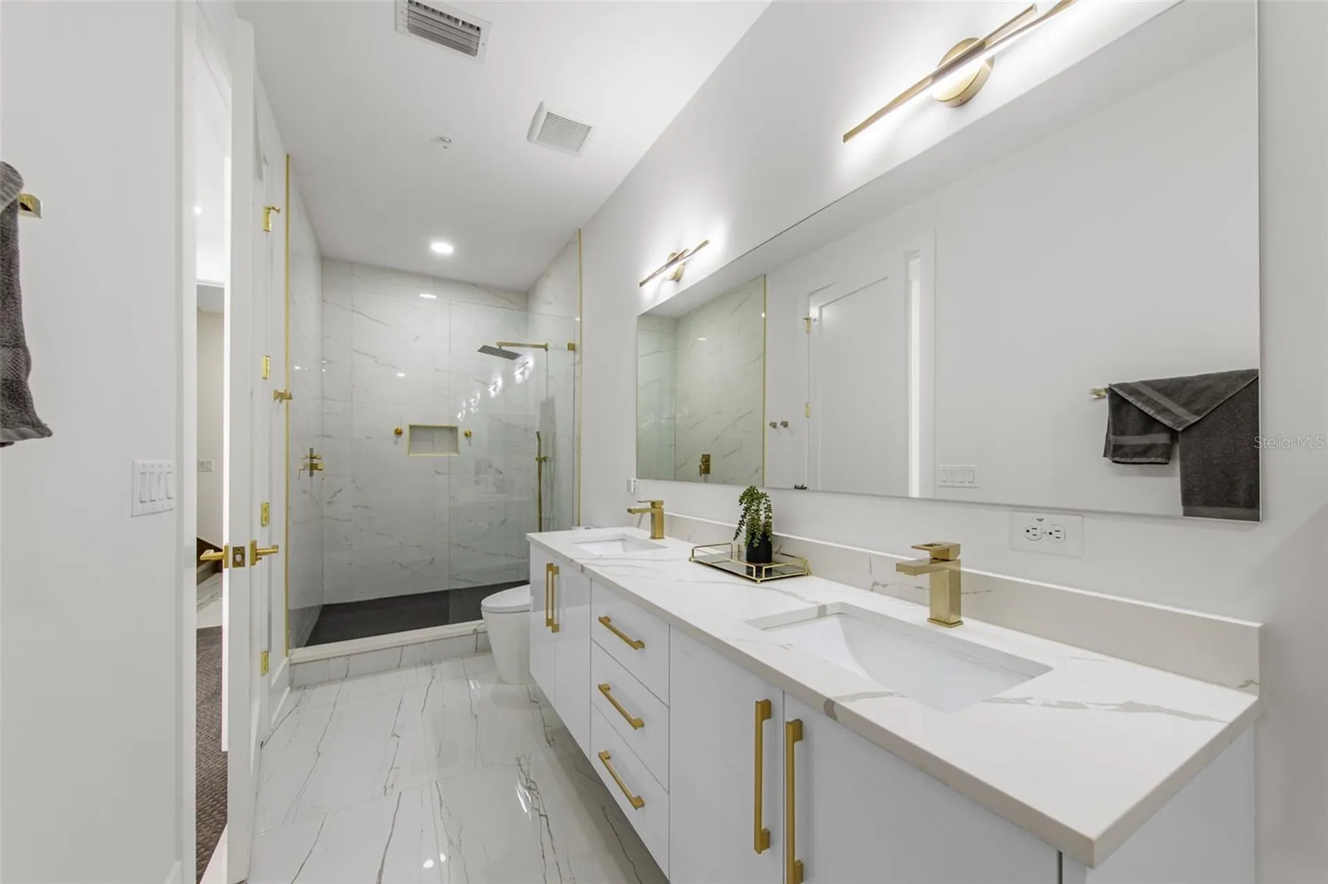 2187 Main Street Sarasota FL 34237