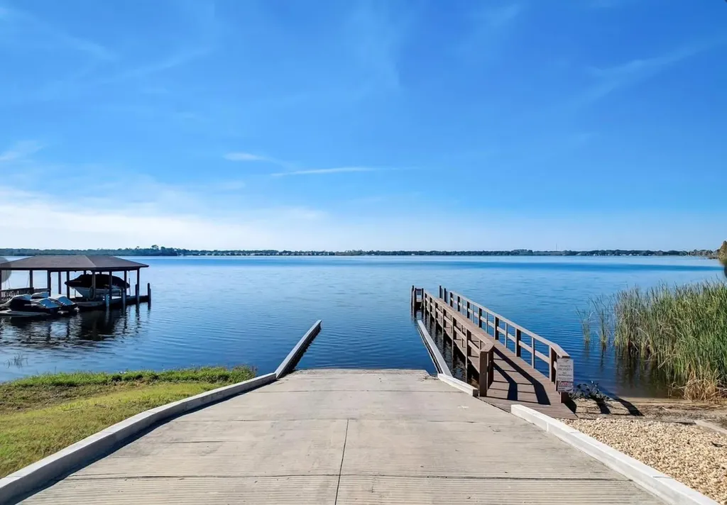 707 Waterfern Trail Drive Auburndale FL 33823