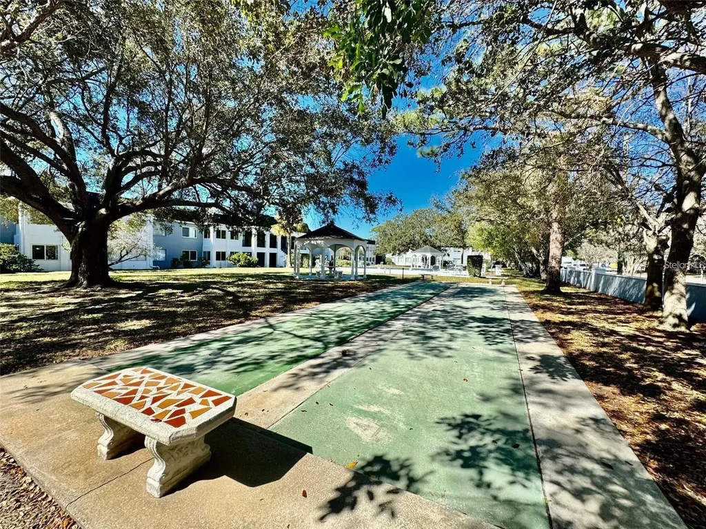 8651 10th Street N St Petersburg FL 33702