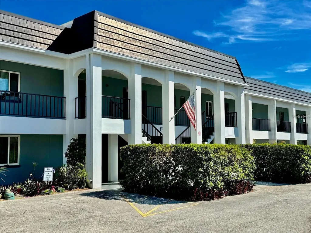 8651 10th Street N St Petersburg FL 33702