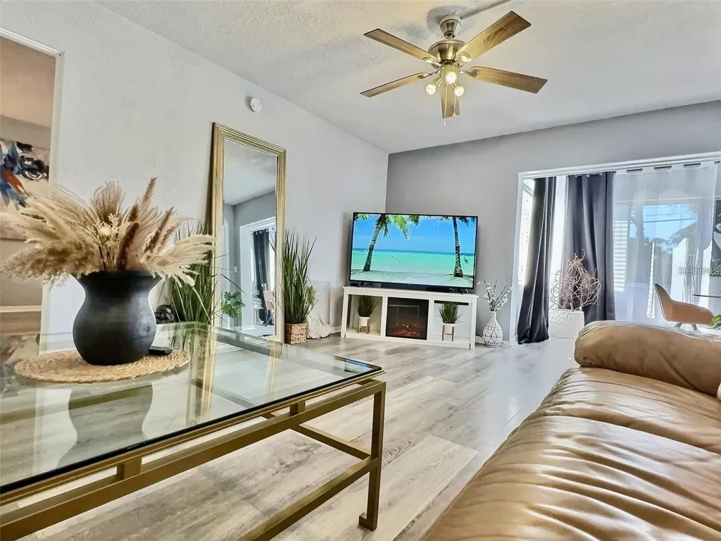 8651 10th Street N St Petersburg FL 33702