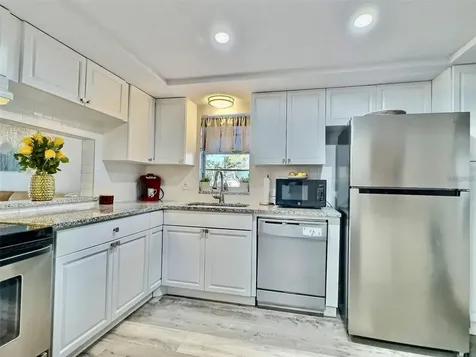 8651 10th Street N St Petersburg FL 33702