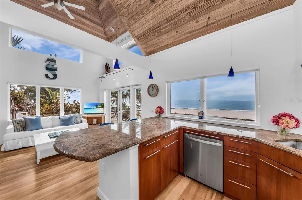 3007 Avenue F Holmes Beach FL 34217