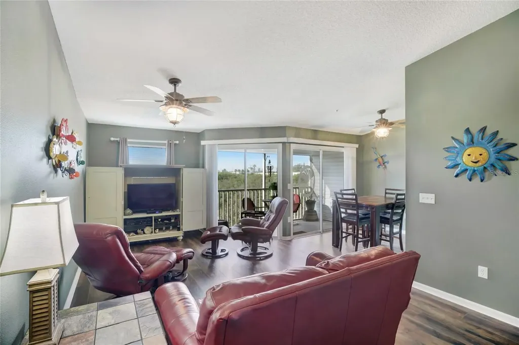 3607 E Bay Drive Holmes Beach FL 34217