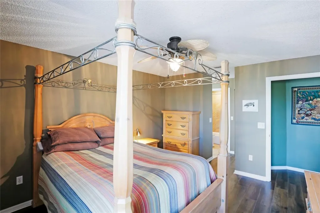 3607 E Bay Drive Holmes Beach FL 34217