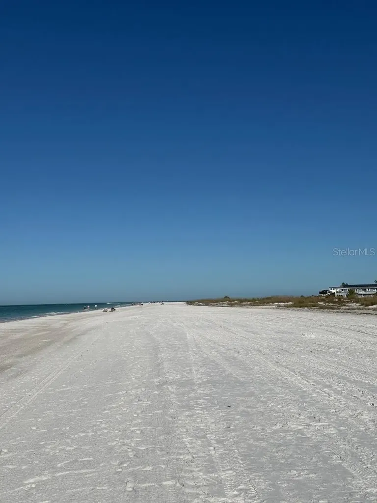 3607 E Bay Drive Holmes Beach FL 34217
