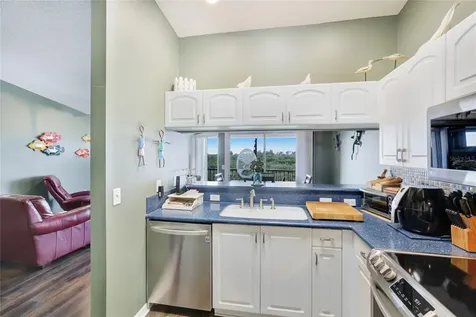 3607 E Bay Drive Holmes Beach FL 34217