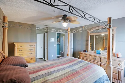 3607 E Bay Drive Holmes Beach FL 34217