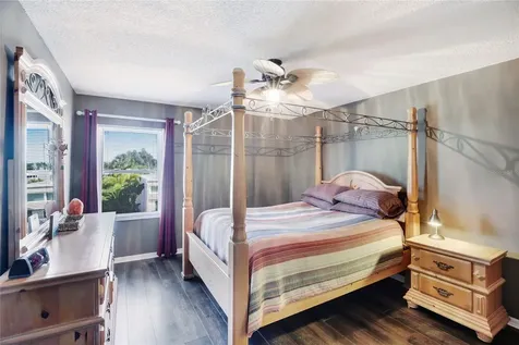 3607 E Bay Drive Holmes Beach FL 34217