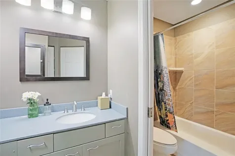 3607 E Bay Drive Holmes Beach FL 34217