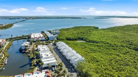 3607 E Bay Drive Holmes Beach FL 34217