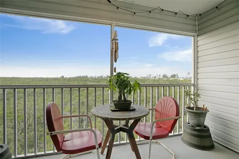 3607 E Bay Drive Holmes Beach FL 34217