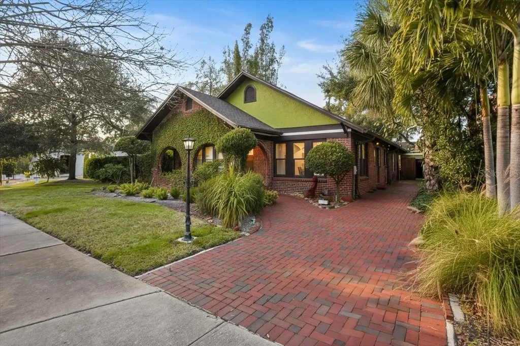 2313 W Bristol Avenue Tampa FL 33609