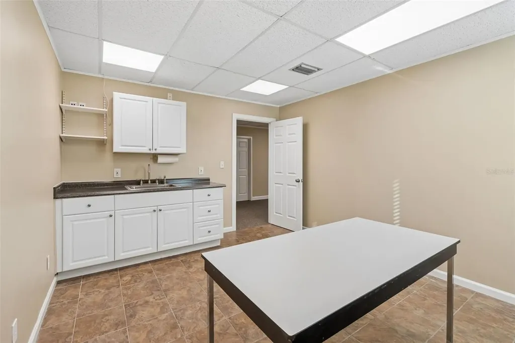 1046 W Busch Boulevard Tampa FL 33612