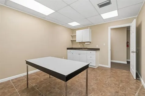 1046 W Busch Boulevard Tampa FL 33612