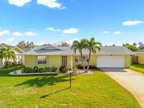 5723 1st Avenue Drive W Bradenton FL 34209