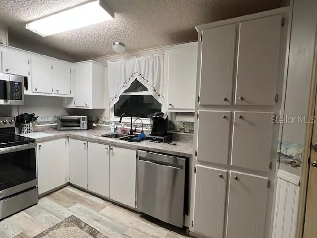 25045 Pine Hill Leesburg FL 34748