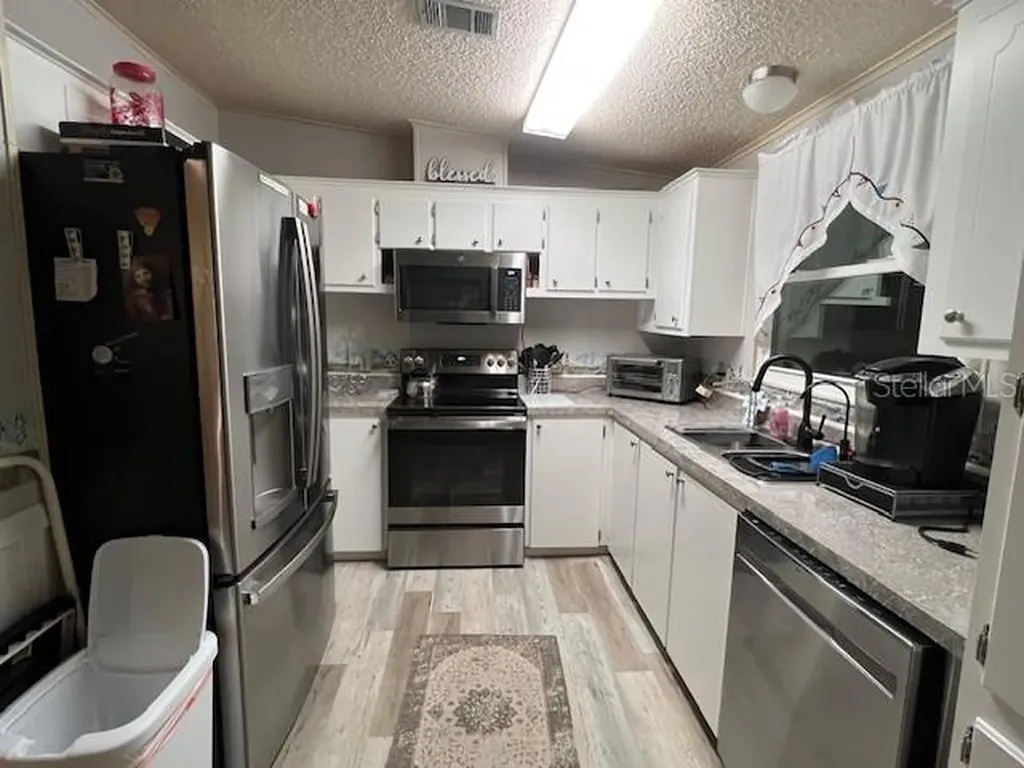 25045 Pine Hill Leesburg FL 34748