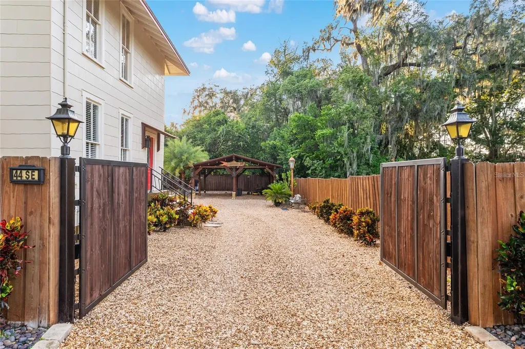 44 SE 9th Terrace Ocala FL 34471
