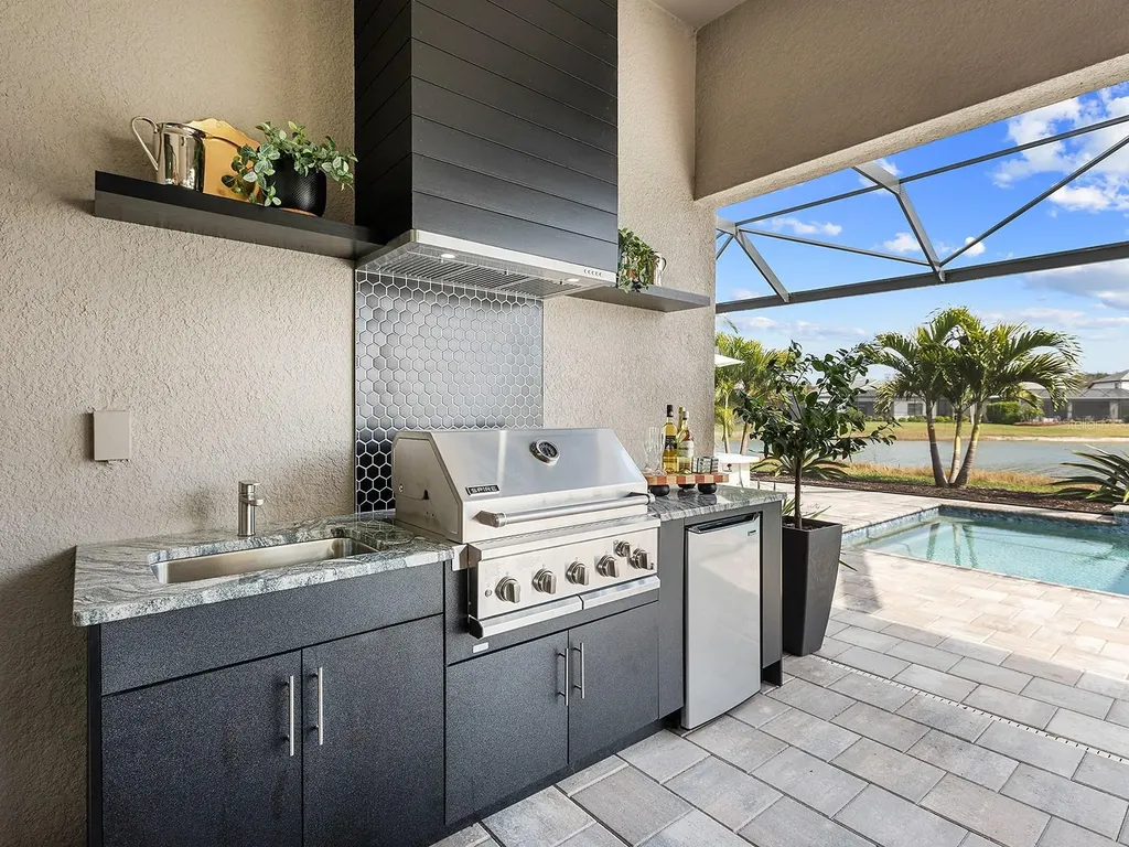 716 Sigsbee Loop Sarasota FL 34240