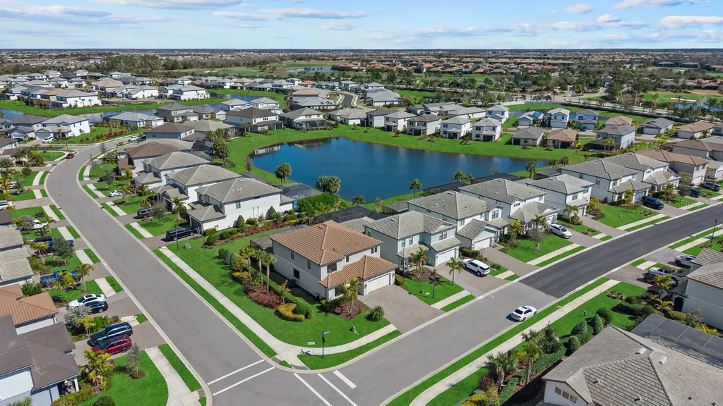 5876 Silverside Pine Court Lakewood Ranch FL 34211