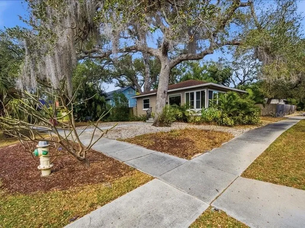 2670 Bayside Drive S St Petersburg FL 33705