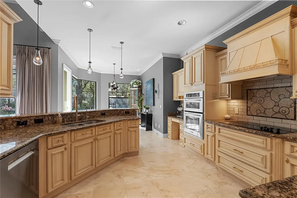 438 Harbour Oaks Pointe Drive Orlando FL 32809
