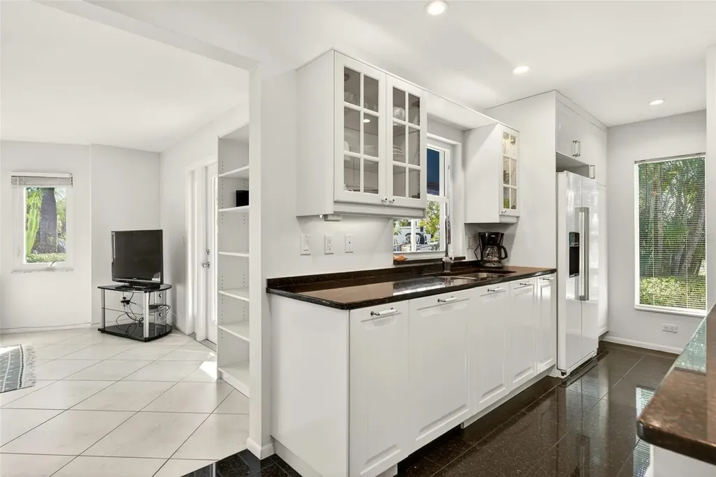 550 De Narvaez Drive Longboat Key FL 34228