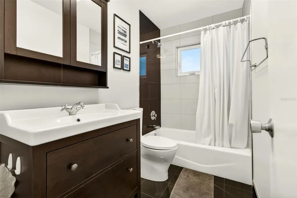 550 De Narvaez Drive Longboat Key FL 34228