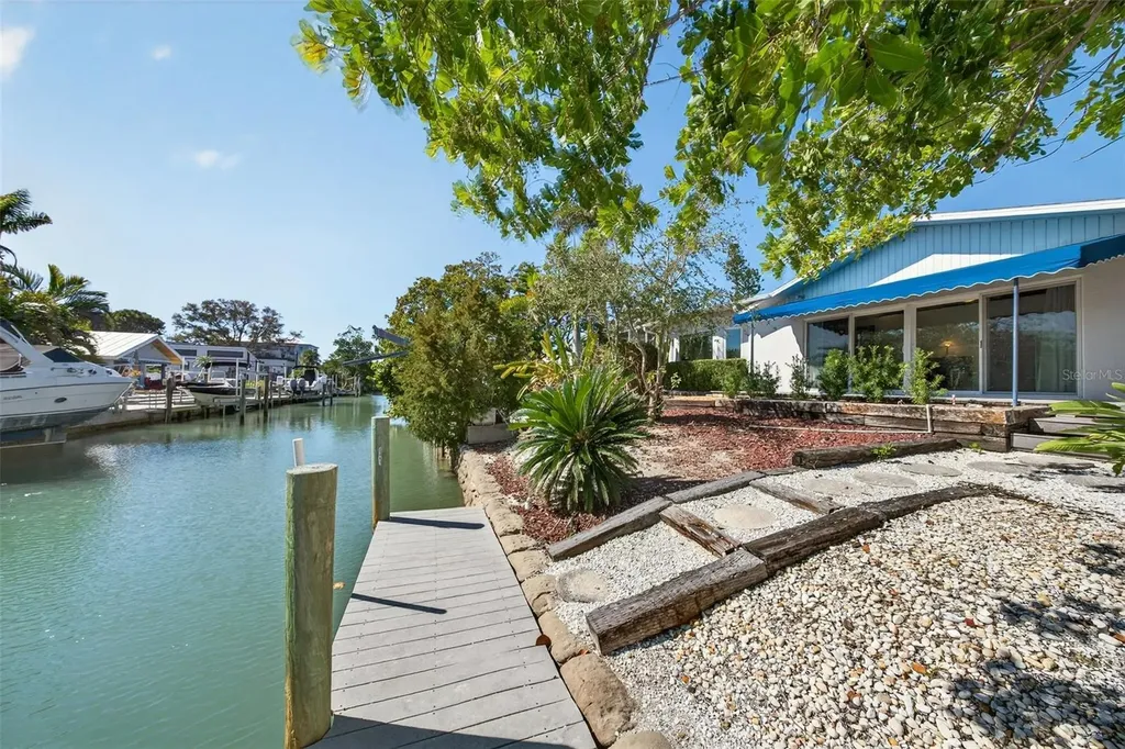 550 De Narvaez Drive Longboat Key FL 34228