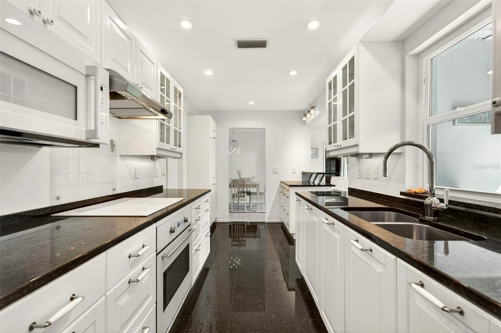 550 De Narvaez Drive Longboat Key FL 34228