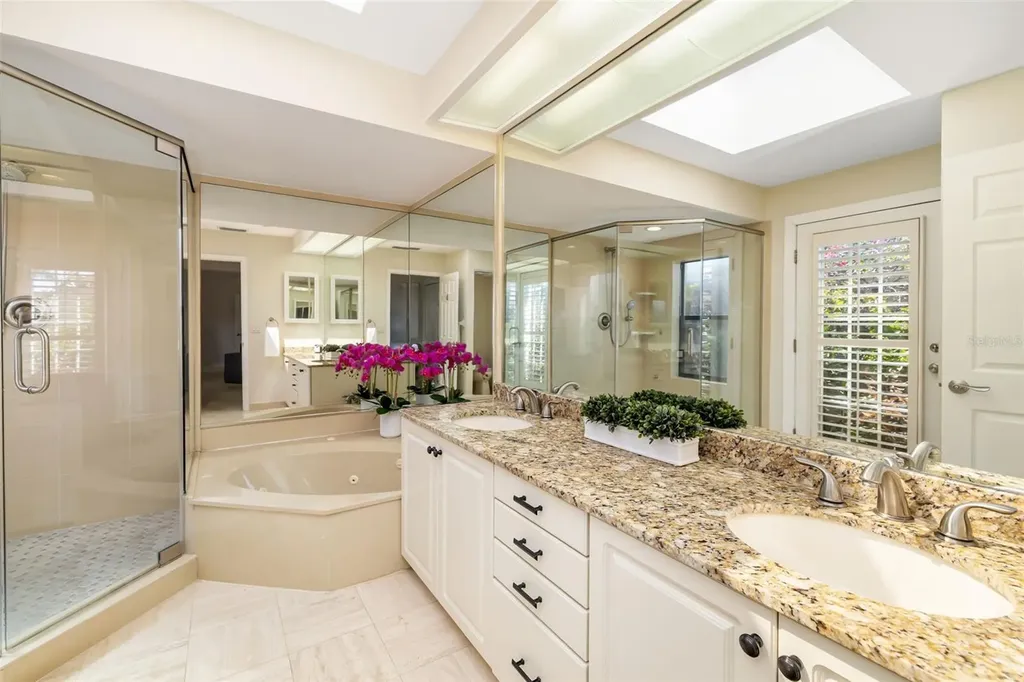 2326 Harbour Oaks Drive Longboat Key FL 34228