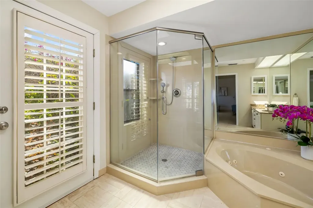 2326 Harbour Oaks Drive Longboat Key FL 34228