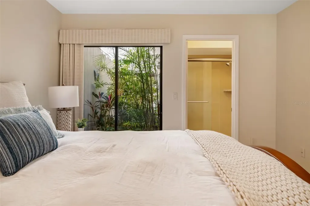 2326 Harbour Oaks Drive Longboat Key FL 34228