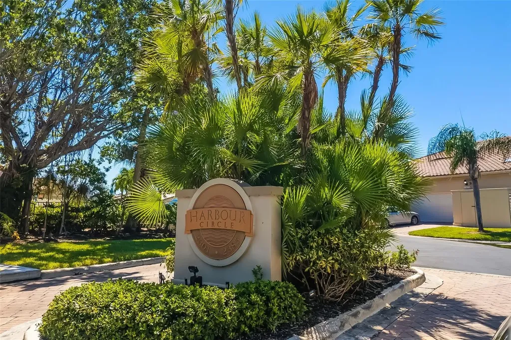 2326 Harbour Oaks Drive Longboat Key FL 34228