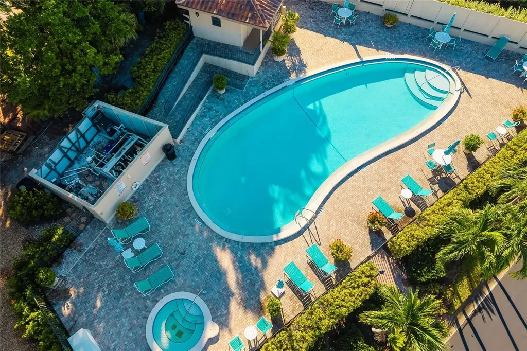 2326 Harbour Oaks Drive Longboat Key FL 34228