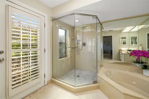 2326 Harbour Oaks Drive Longboat Key FL 34228