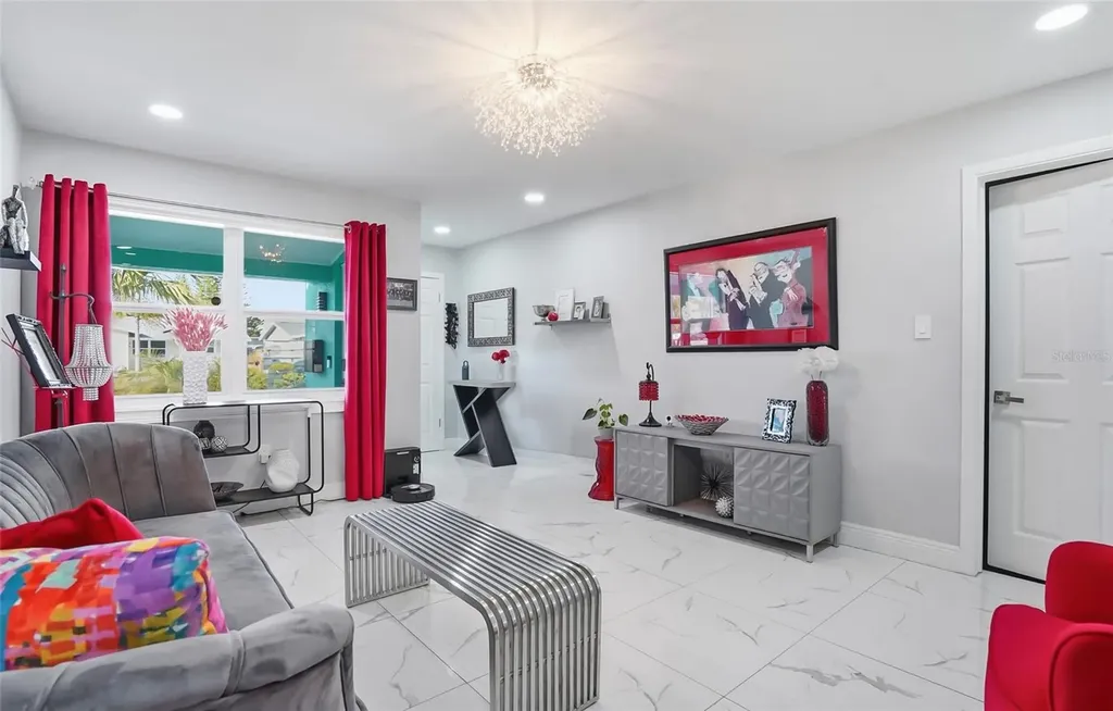 5718 18th Avenue N St Petersburg FL 33710