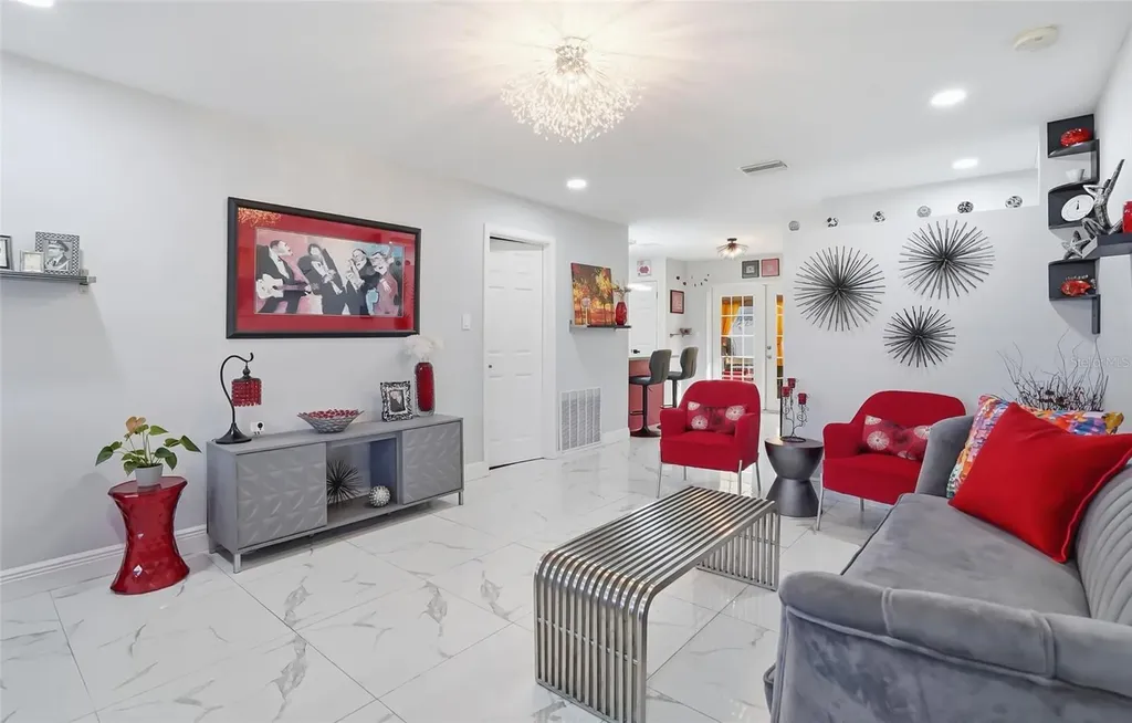 5718 18th Avenue N St Petersburg FL 33710