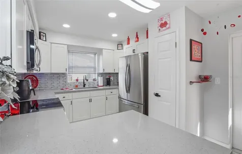 5718 18th Avenue N St Petersburg FL 33710