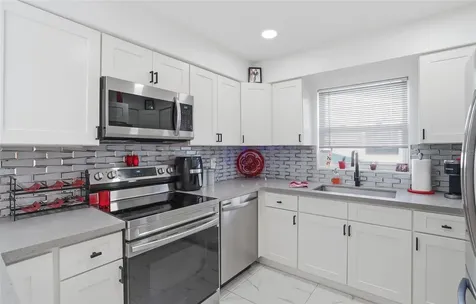 5718 18th Avenue N St Petersburg FL 33710