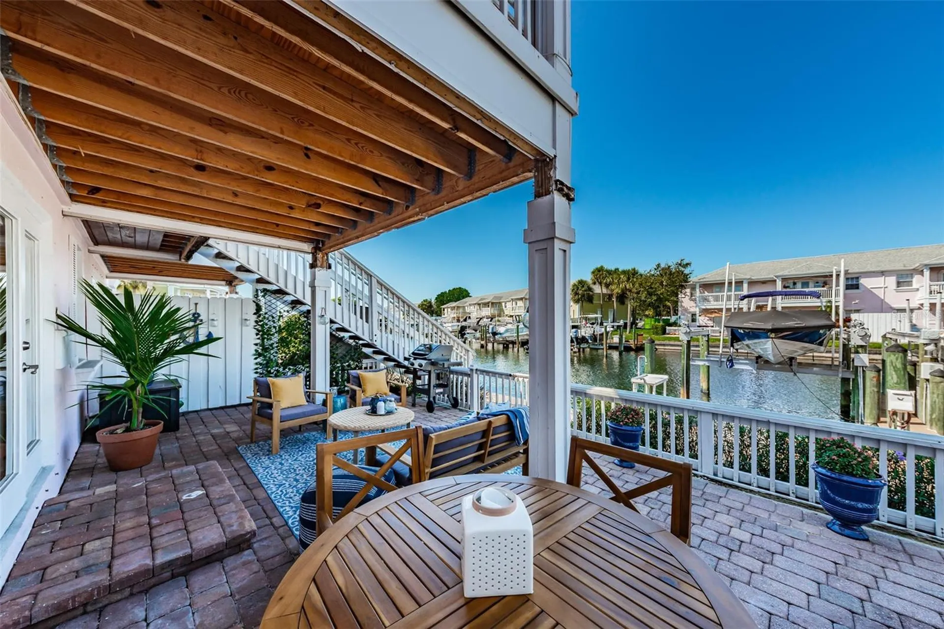 5175 Coquina Key Drive SE St Petersburg FL 33705