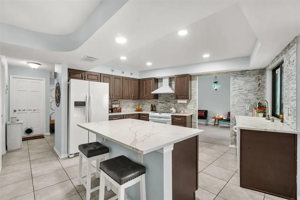 2715 Berryknoll Place Valrico FL 33596