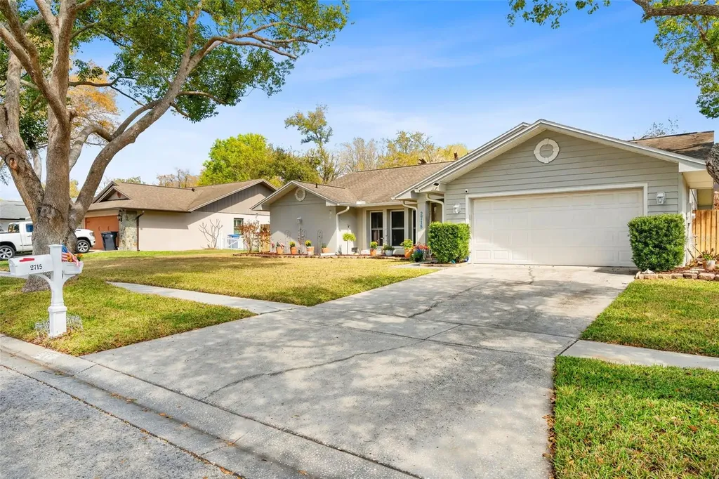 2715 Berryknoll Place Valrico FL 33596