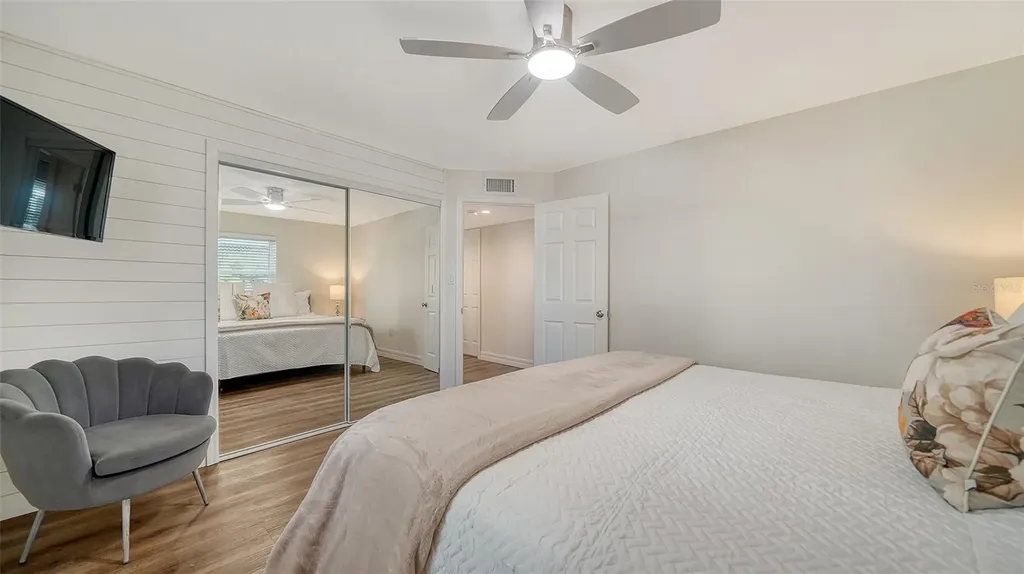 5610 Avenida Del Mare Sarasota FL 34242