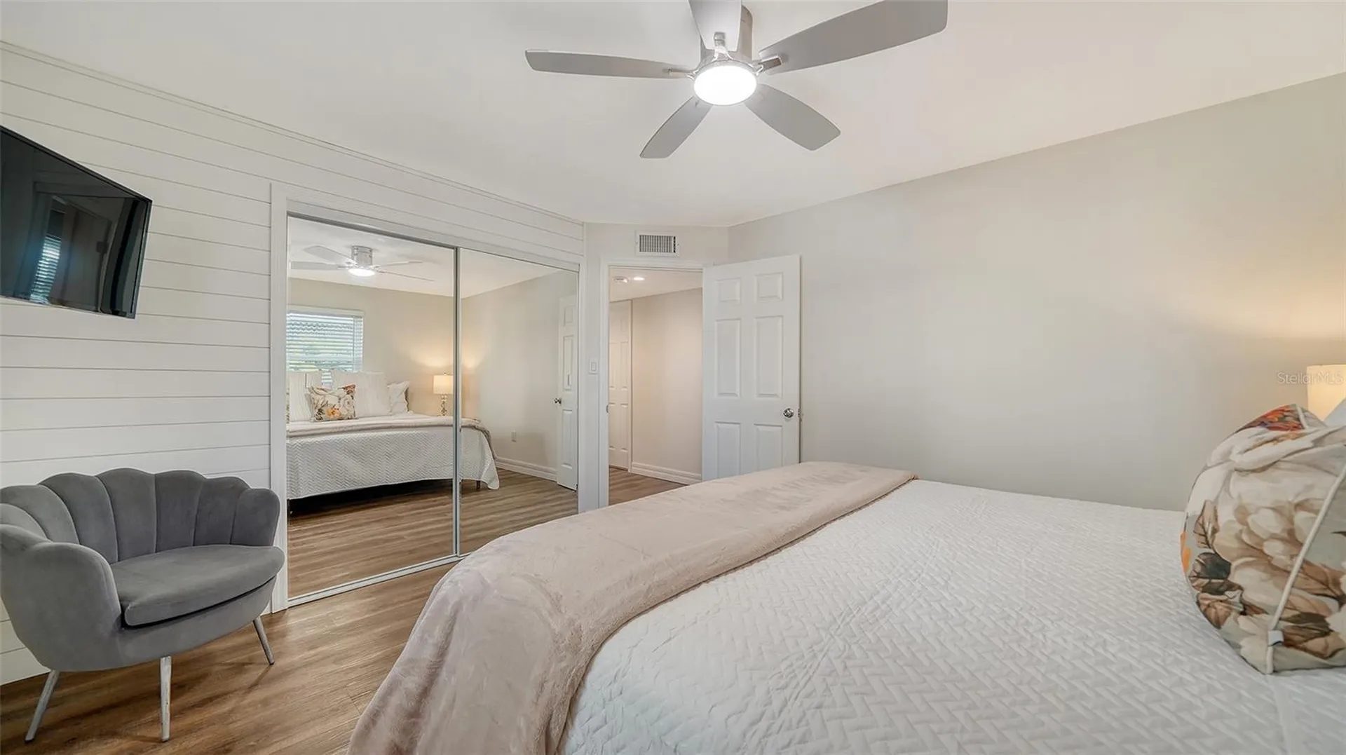 5610 Avenida Del Mare Sarasota FL 34242