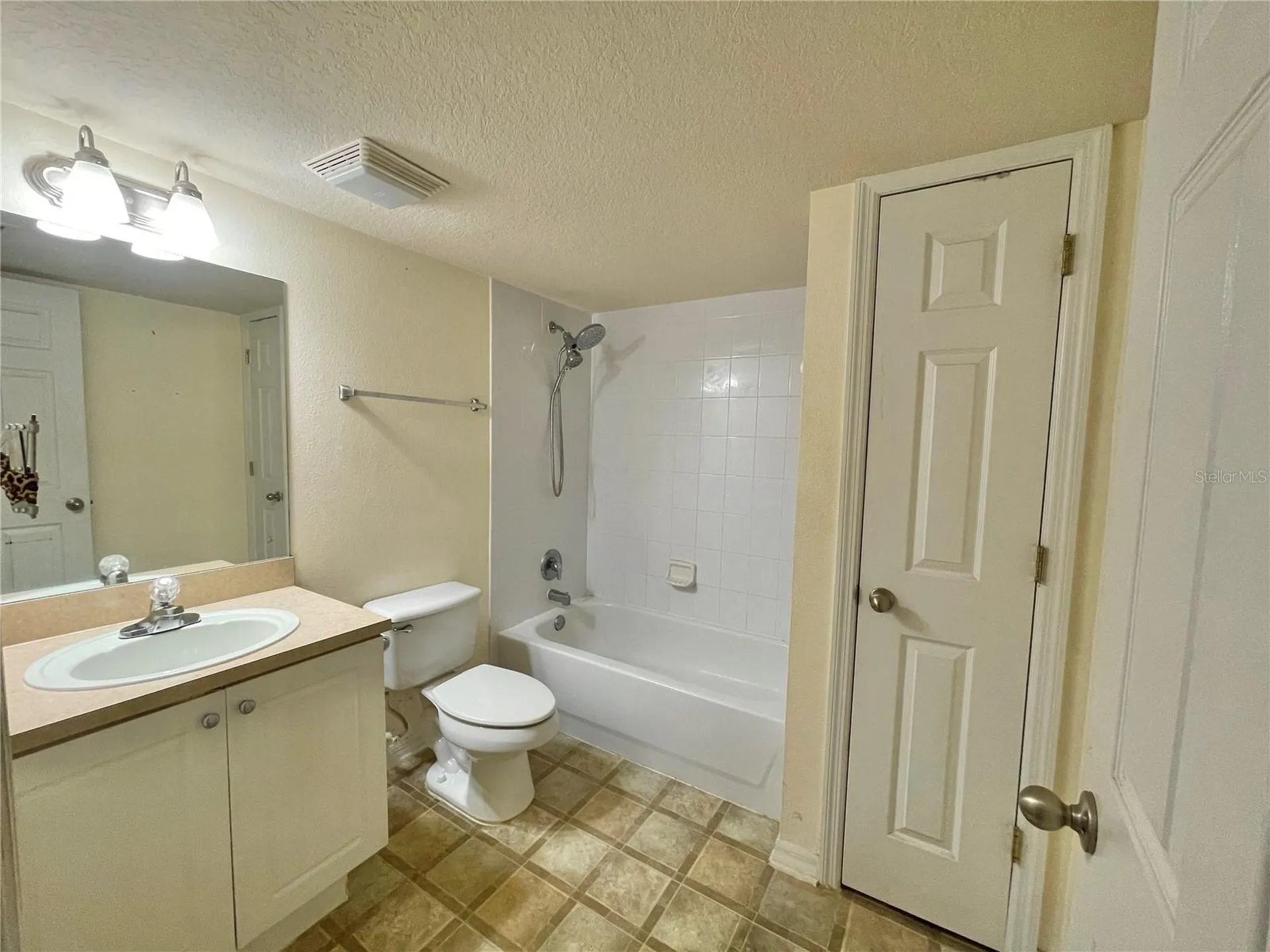 145 N Pearl Lake Causeway Altamonte Springs FL 32714